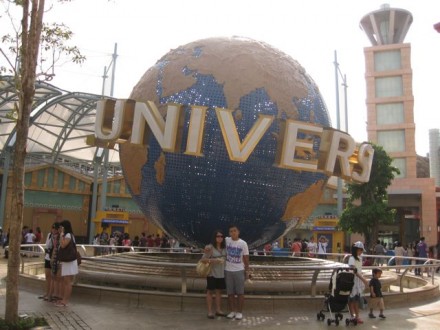 Universal Singapore Globe