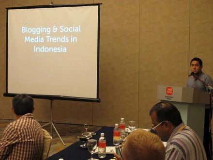 Herman Saksono's presentation at ASEAN Blogger Conference